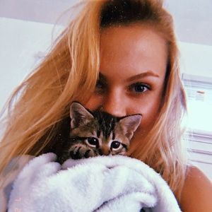 Meet your Posher, Violet